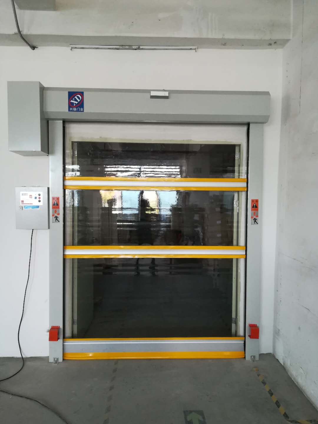 佛山興德門業快速提升門擁有高端的品質